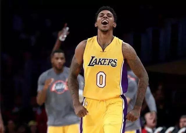 辽宁男篮王哲林末节关键表现（王哲林末节关键发挥，助阵辽宁男篮）