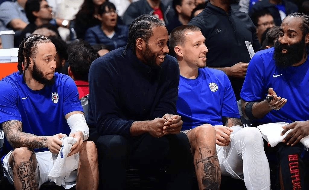 会员大会上施洛特贝克没和凯尔握手，记者：相关人员说没矛盾（会员大会上施洛特贝克未与凯尔握手 记者：知情者称双方并无矛盾）