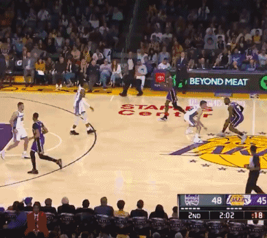 贝蒂斯2-0客胜十人塞维利亚，福尔纳尔斯、阿尔蒂米拉破门（塞维利亚少打一人主场0-2不敌贝蒂斯，福尔纳尔斯与阿尔蒂米拉建功）