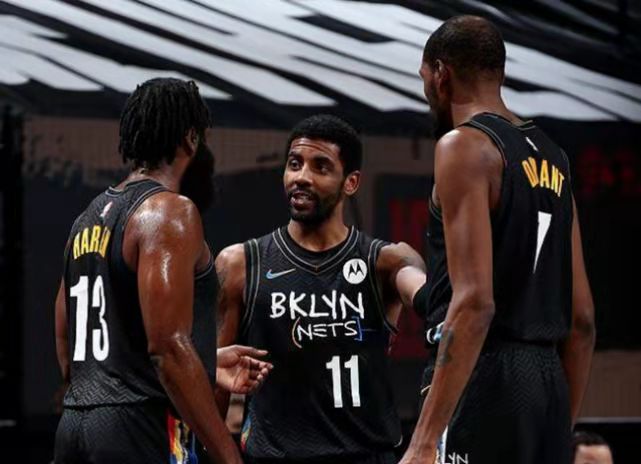 阿斯：拜仁加紧与于帕梅卡诺续约谈判，皇马考虑科纳特为备选（阿斯报：拜仁加快与于帕梅卡诺续约谈判，皇马将科纳特视作备选）