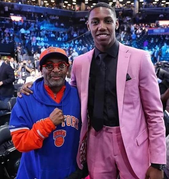 中超转会市场：广州队签下新前锋,（中超转会动态：广州队敲定锋线新援）