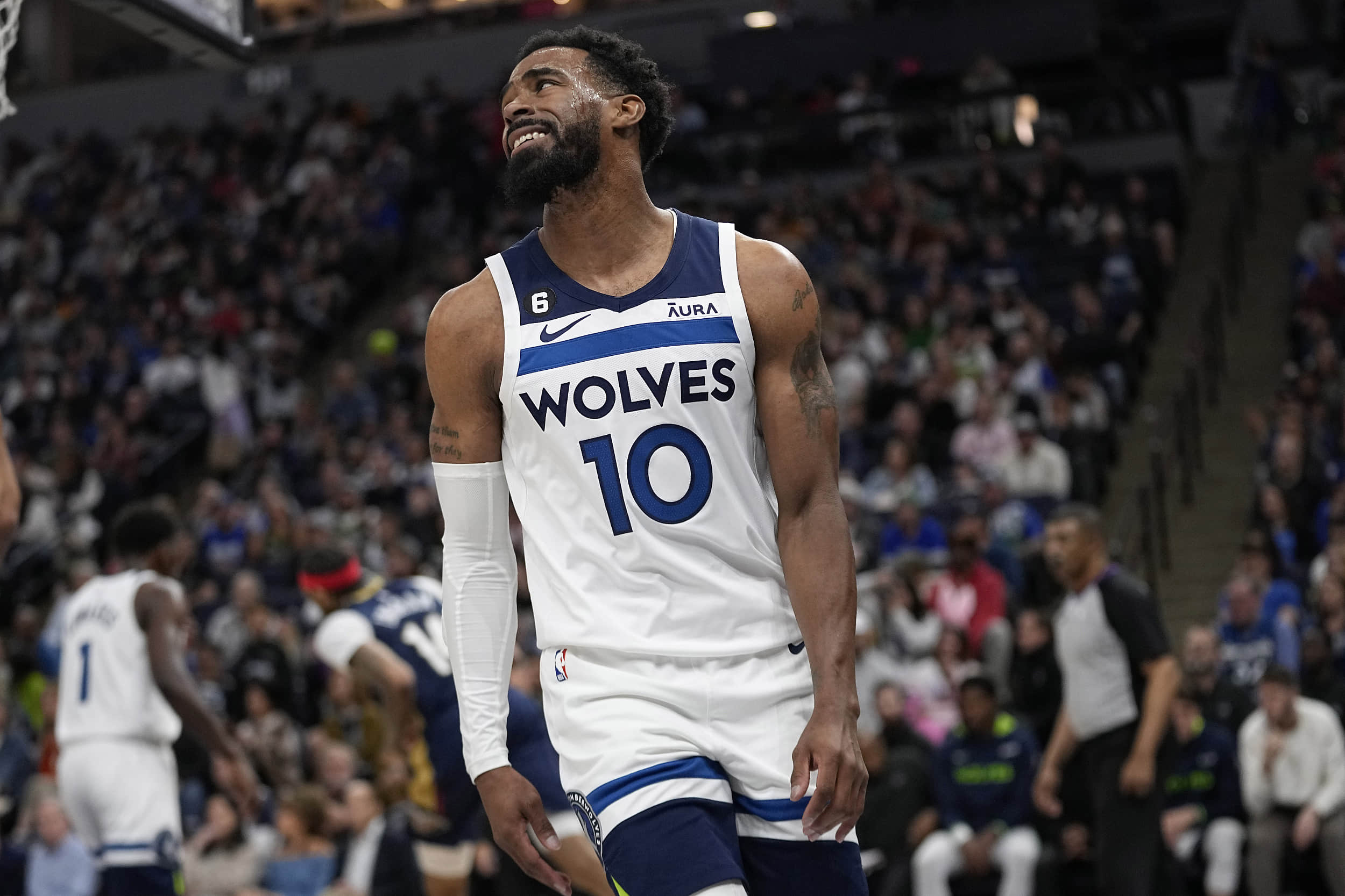 如何在野球场成为全场焦点？（如何在野球场脱颖而出，吸引全场目光？）